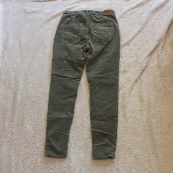American Eagle Olive High-Waisted Corduroy Jegging - Picture 5 of 5